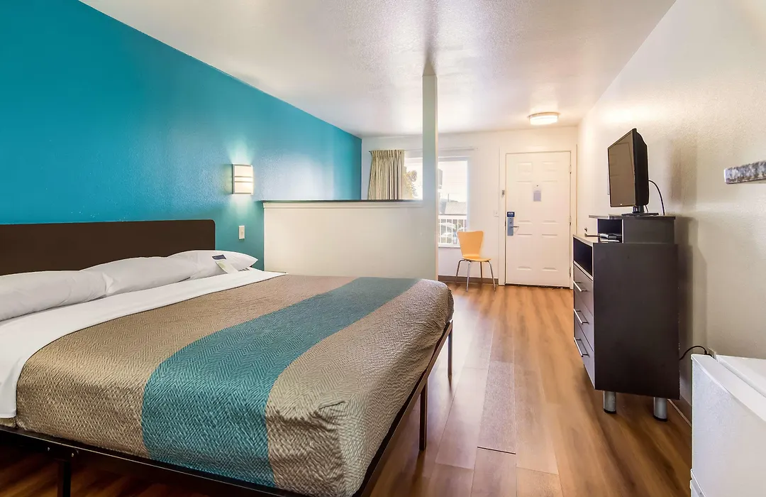 Motel 6 Portland Mall - 205-1