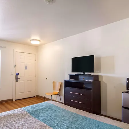 Motel 6 Portland Mall - 205-3